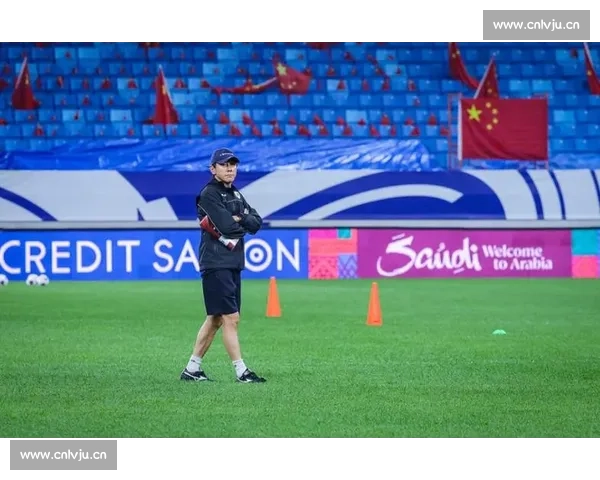 国足选帅开启年轻化转型，东亚杯启用过渡教练组